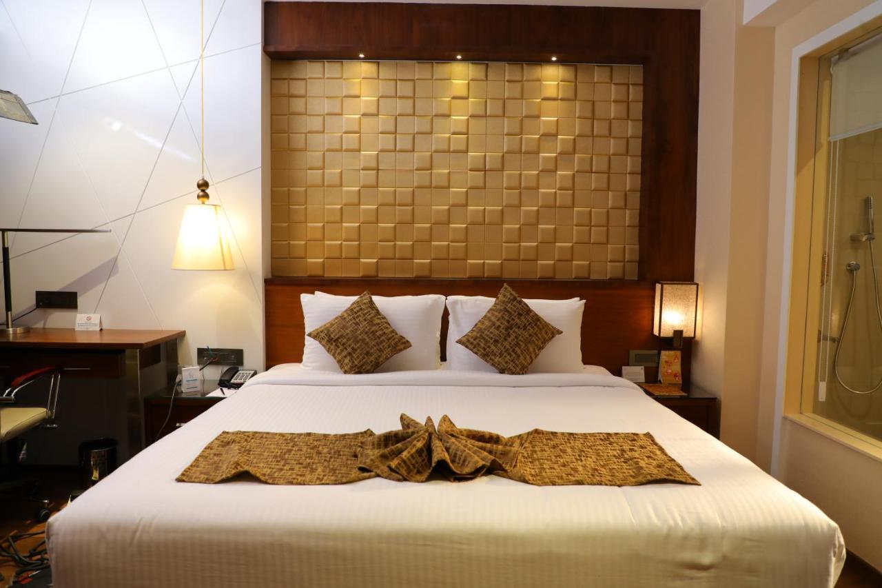 Hotel Coral Isle Kochi Exterior foto