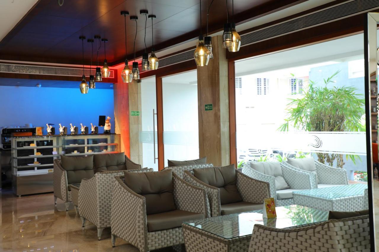 Hotel Coral Isle Kochi Exterior foto