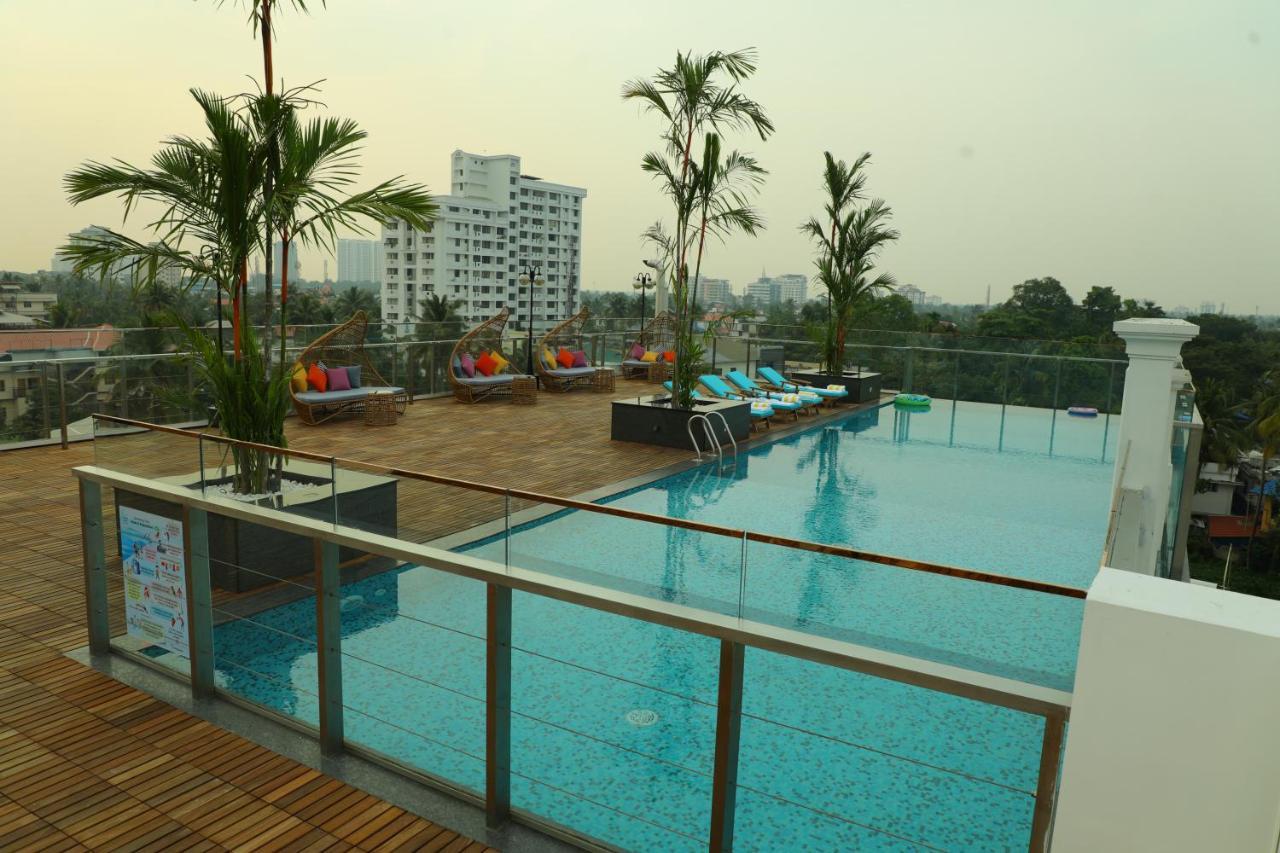 Hotel Coral Isle Kochi Exterior foto