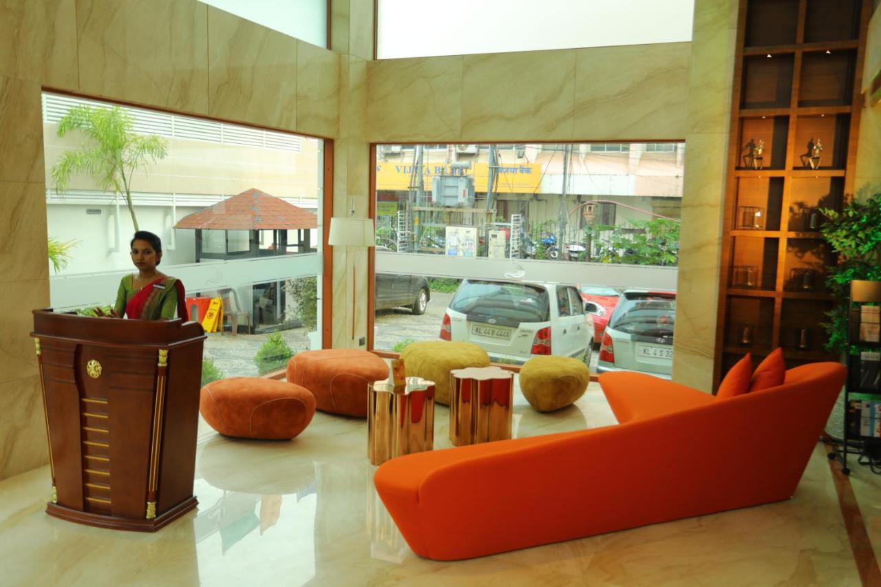Hotel Coral Isle Kochi Exterior foto